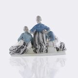 Three Dutch girls playing - image 3