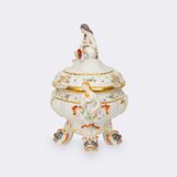 Magnificent lidded tureen from the swan service with nymph - image 3
