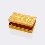 Viennese Gold Tabatère with Classicist Grotesques - image 2