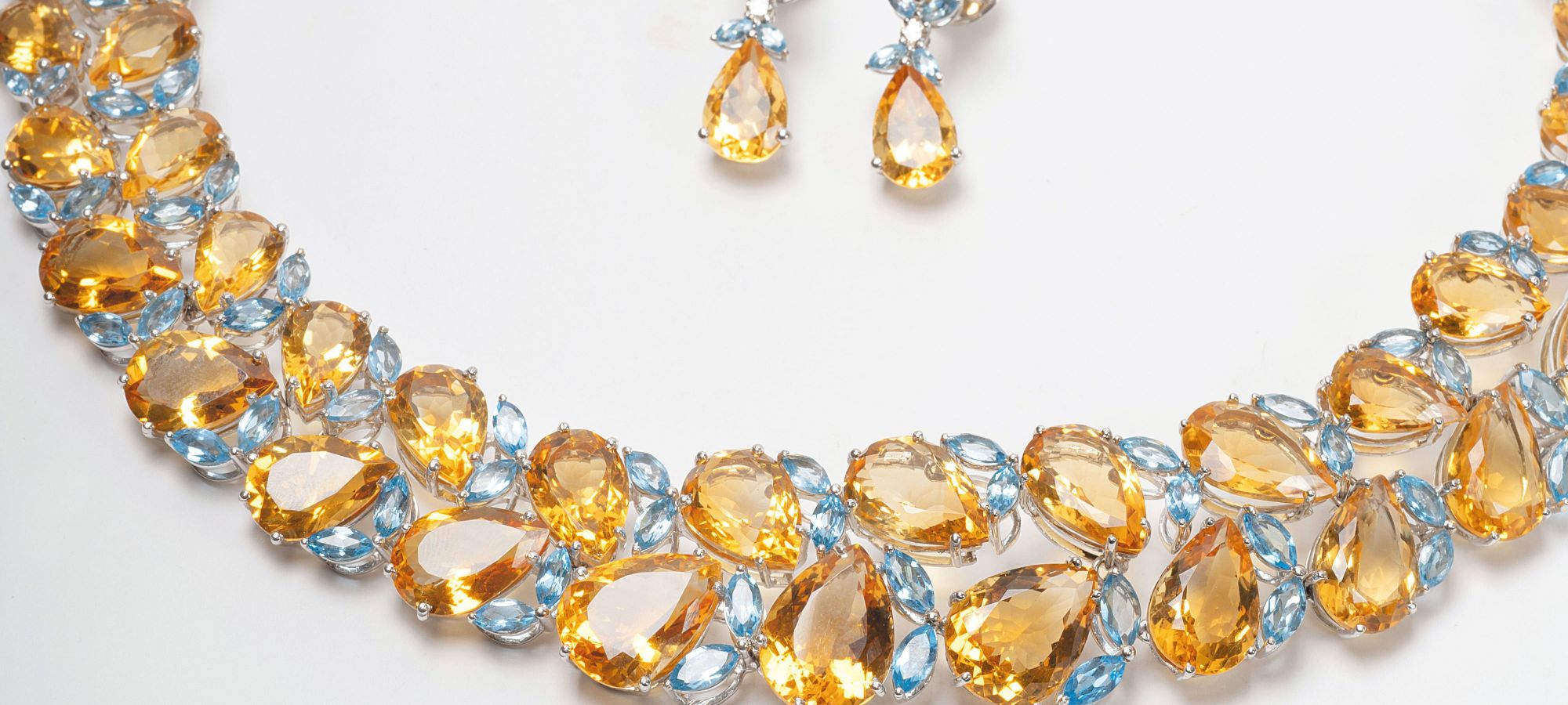 Spektakuläres Farbedelstein-Collier 'Soleil et mer' mit Ohrhängern