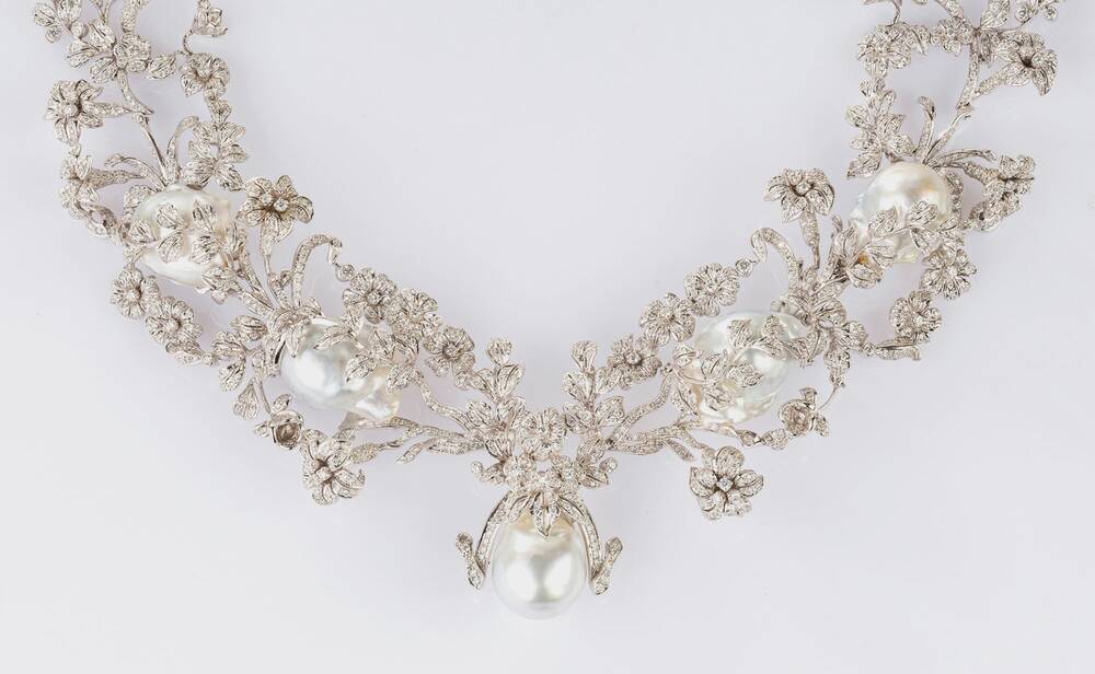 Gala Blütencollier mit Südseeperlen und Diamanten