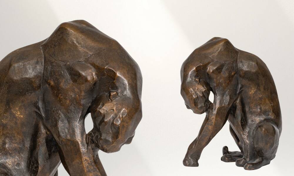 Sich leckender Panther