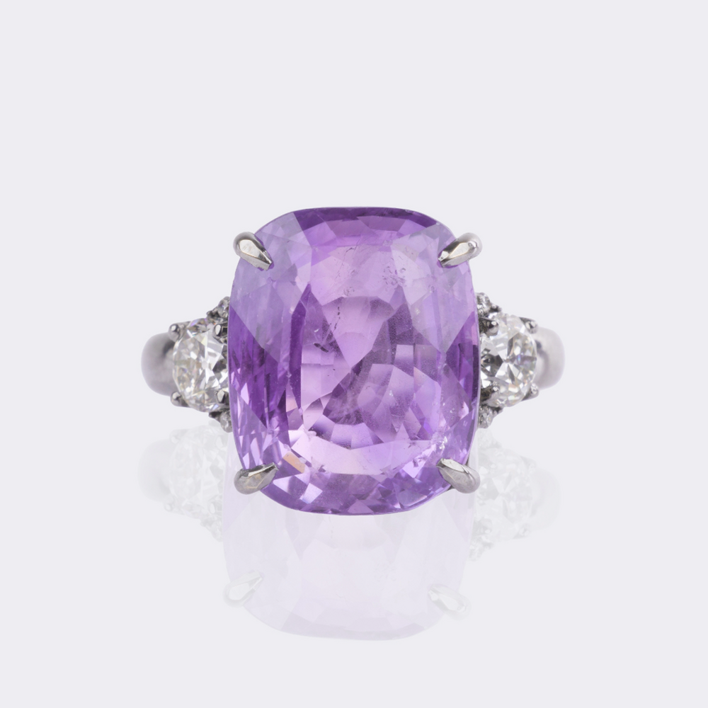 Natürlicher Colour-Changing Ceylon Saphir Ring mit Diamant-Besatz