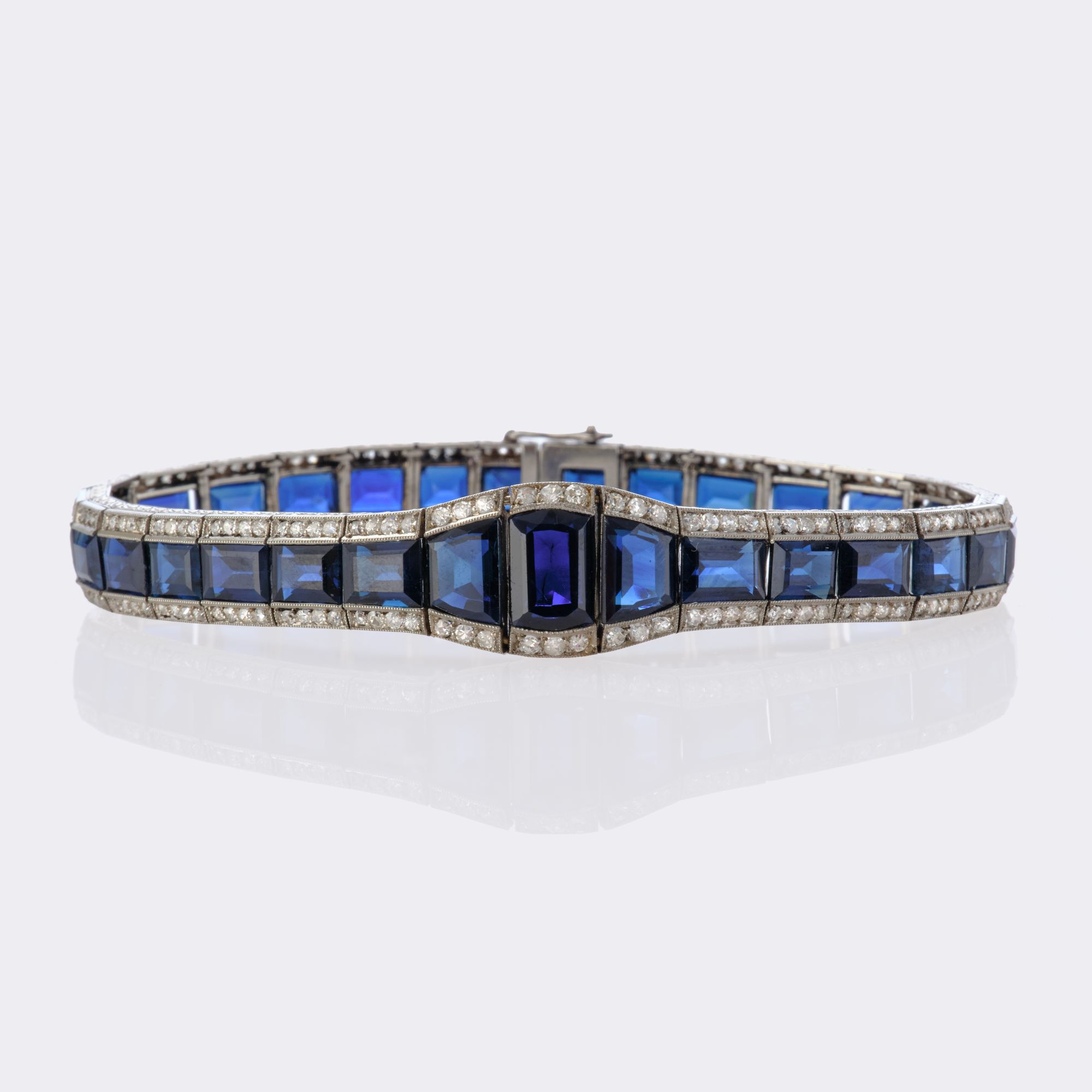 Art-déco Armband mit natürlichen Saphiren und Diamanten